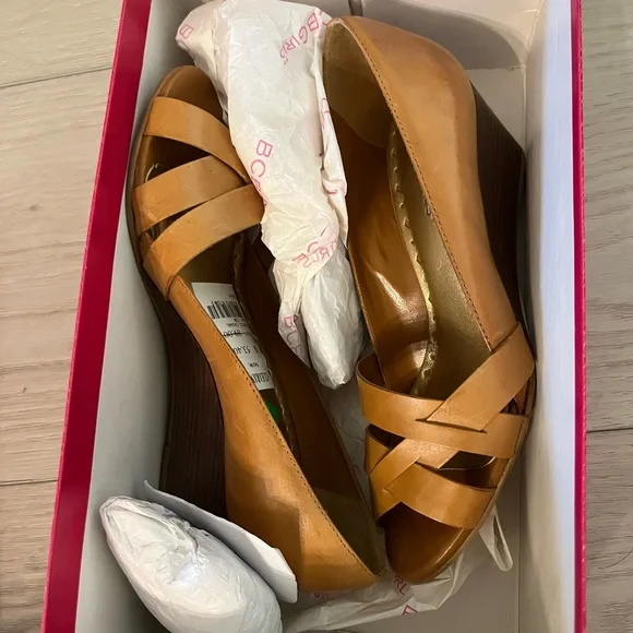 BCBGirls Ferris Tan Vaccheta Wedge Peep toe Heels size 5.5 - Picture 6 of 9